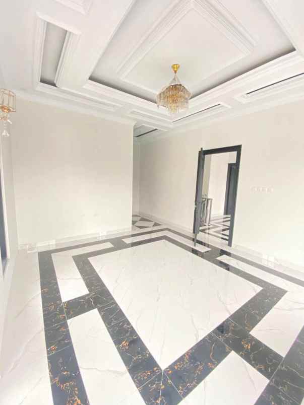 rumah mewah 2 lantai hook di tanah baru