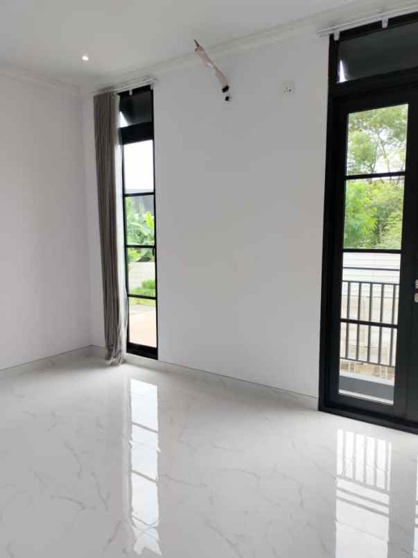 rumah mewah dan modern di dian istana cluster le isole