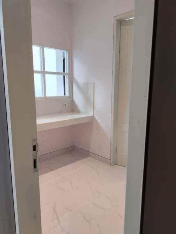 rumah mewah dan modern di dian istana cluster le isole