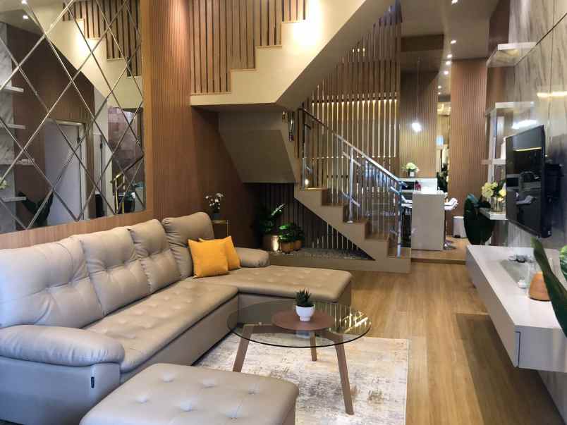 rumah mewah luxury 2 lantai full furnish di sukun