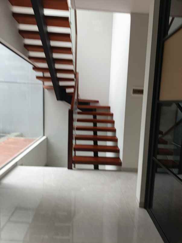 rumah mewah rapih fasilitas umum lengkap