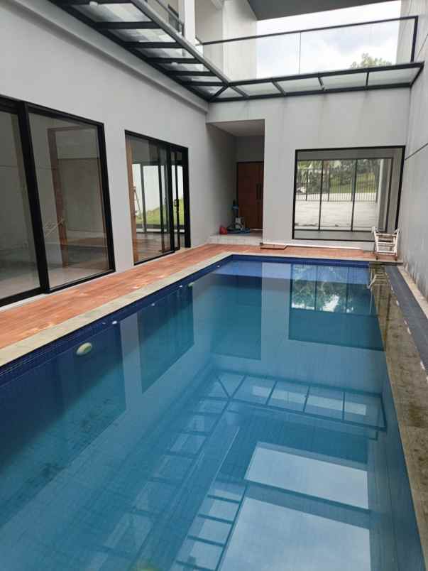 rumah mewah rapih fasilitas umum lengkap