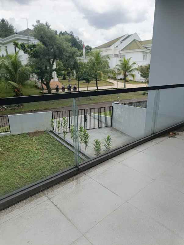 rumah mewah rapih fasilitas umum lengkap