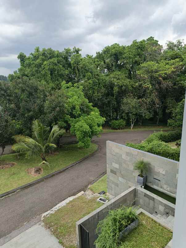 rumah mewah rapih fasilitas umum lengkap