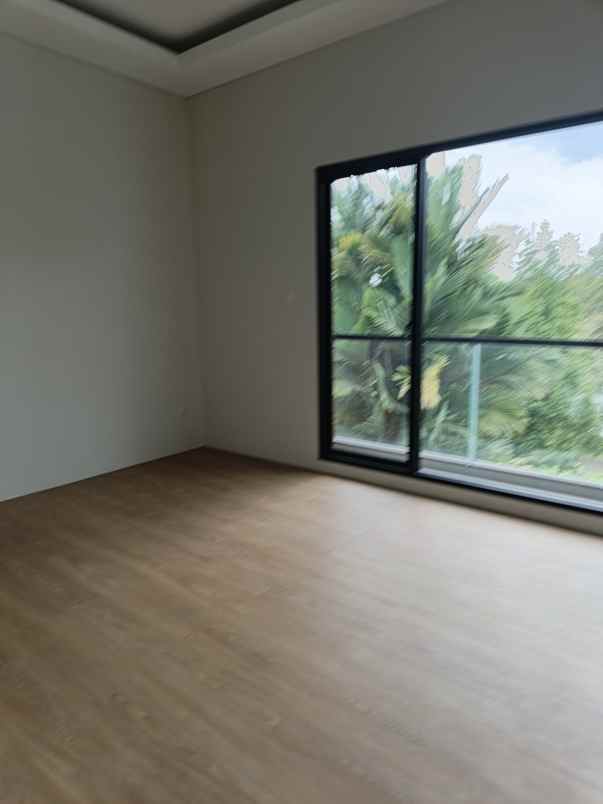 rumah mewah rapih fasilitas umum lengkap