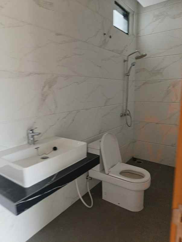 rumah mewah rapih fasilitas umum lengkap