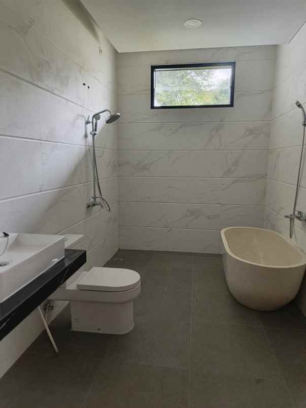 rumah mewah rapih fasilitas umum lengkap