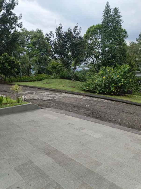 rumah mewah rapih fasilitas umum lengkap