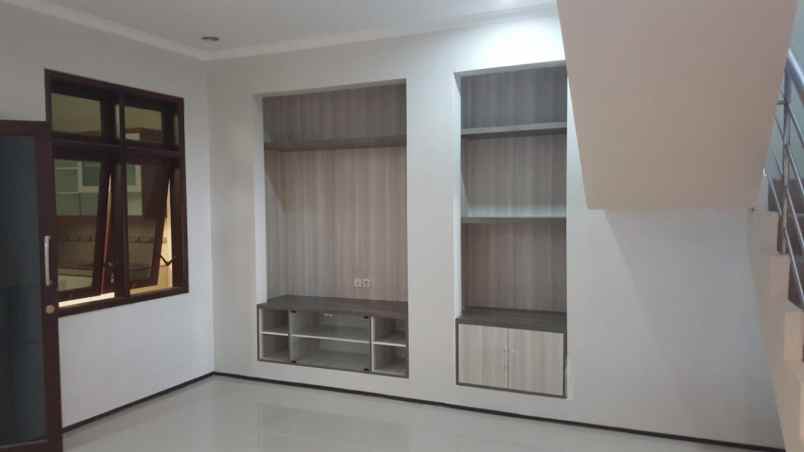 rumah mewah siap huni lokasi bukit dieng malang