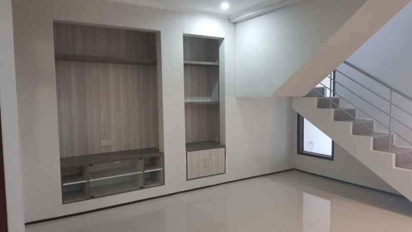 rumah mewah siap huni lokasi bukit dieng malang