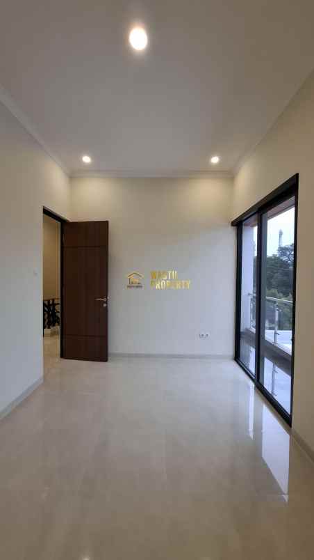 rumah modern 2 lantai dekat ke exit tol purwomartani