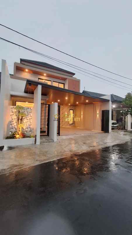 rumah modern 2 lantai dekat ke exit tol purwomartani