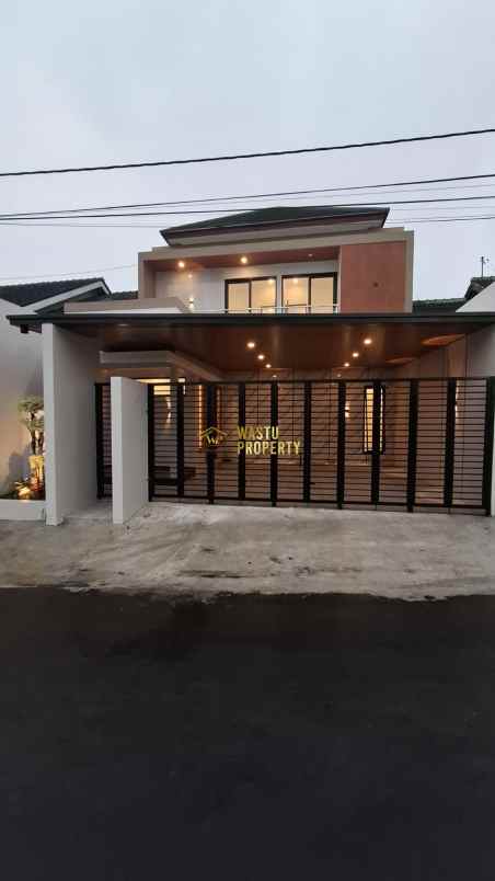 rumah modern 2 lantai dekat ke exit tol purwomartani