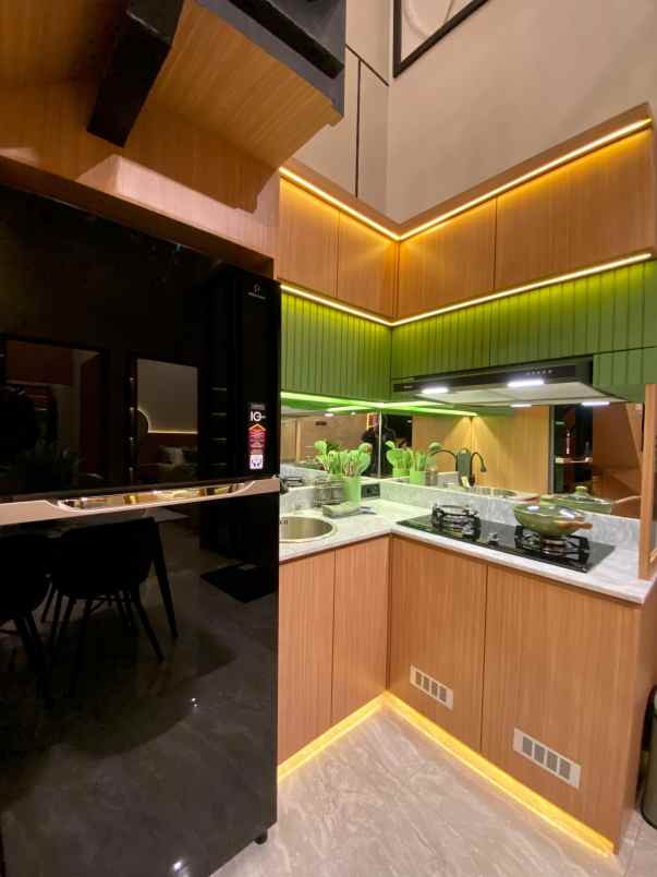 rumah modern 2 lantai full furnish mewah strategis