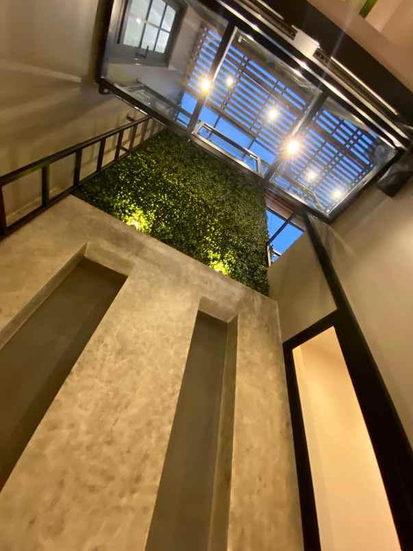 rumah modern 2 lantai full furnish mewah strategis