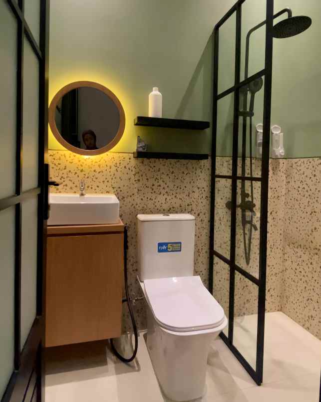 rumah modern 2 lantai full furnish mewah strategis