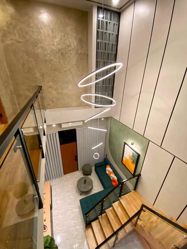 rumah modern 2 lantai full furnish mewah strategis