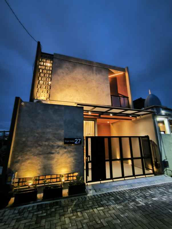 rumah modern 2 lantai full furnish mewah strategis