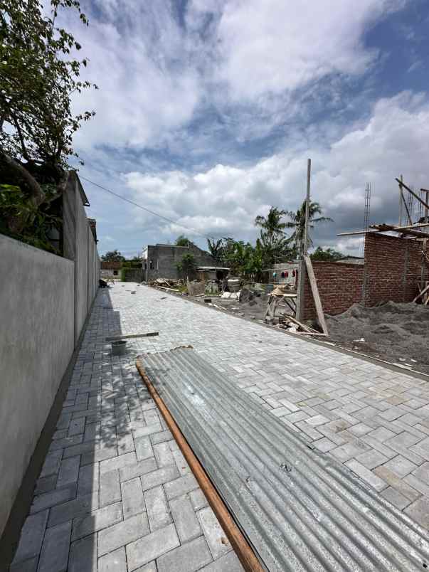 rumah modern dalam cluster di mlati sleman