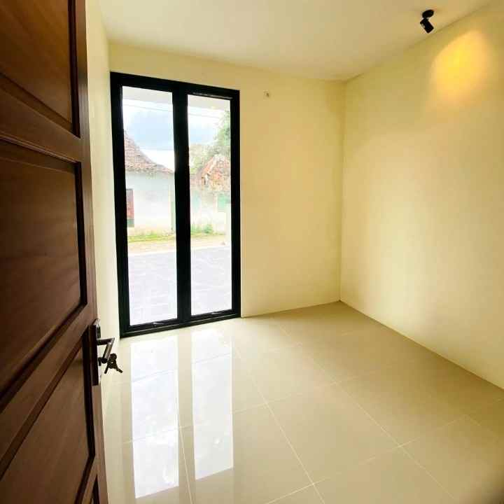 rumah modern shm dekat candi sambisari sleman