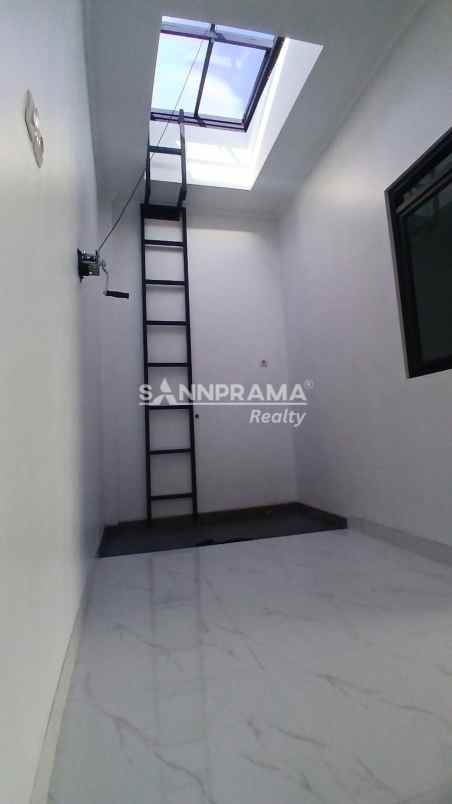 rumah modern tropis di perumnas depok 1