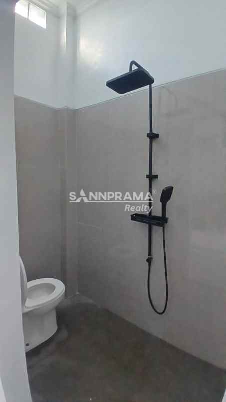 rumah modern tropis di perumnas depok 1