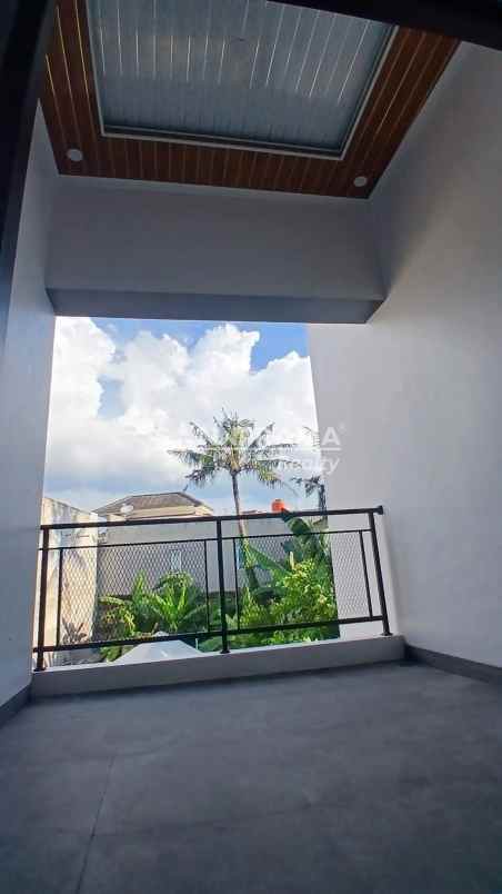 rumah modern tropis di perumnas depok 1