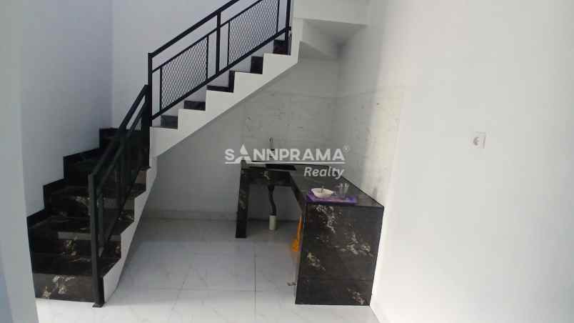 rumah modern tropis di perumnas depok 1