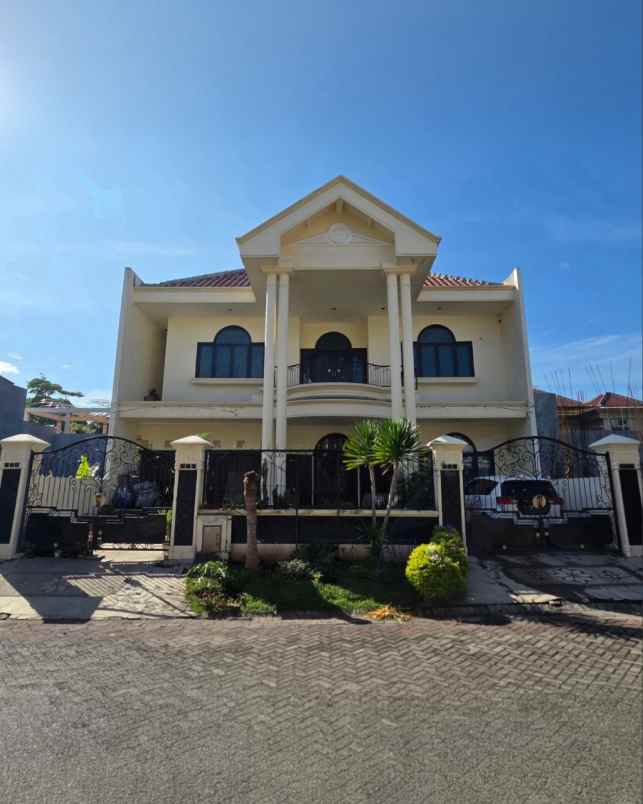 rumah pakuwon city strategis siap huni