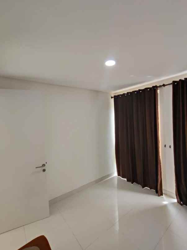 rumah pakuwon city zimbali costa row jalan 2 mobil