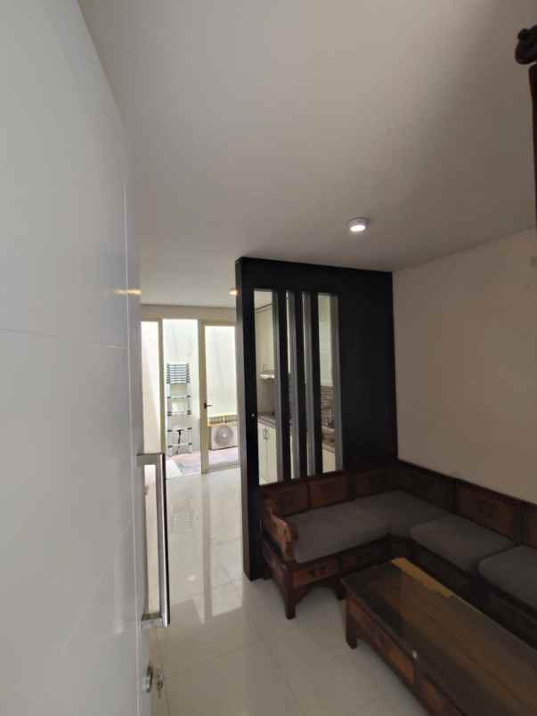 rumah pakuwon city zimbali costa row jalan 2 mobil