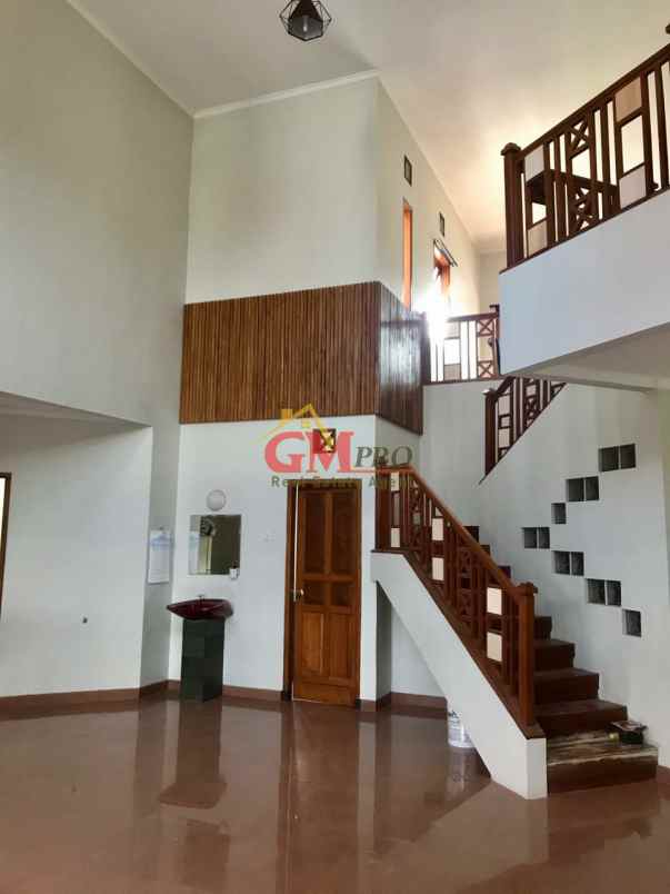 rumah parahyangan rumah villa