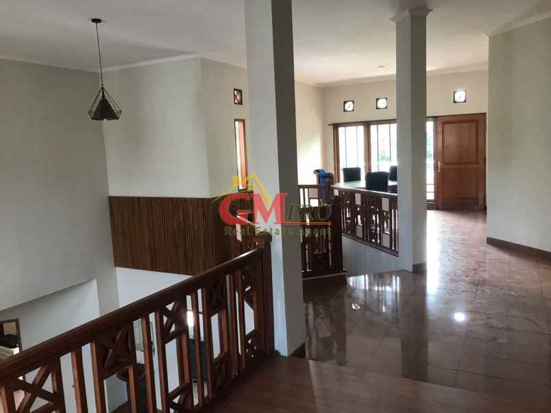 rumah parahyangan rumah villa