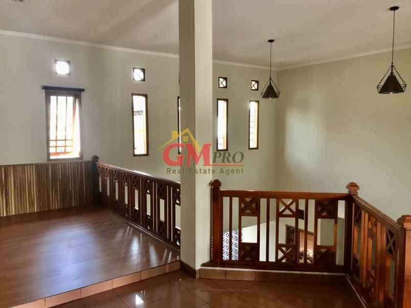 rumah parahyangan rumah villa