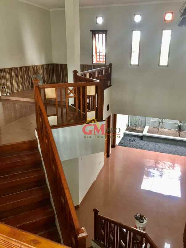 rumah parahyangan rumah villa