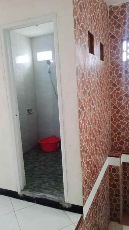 rumah pusat kota 2 lantai celaket malang