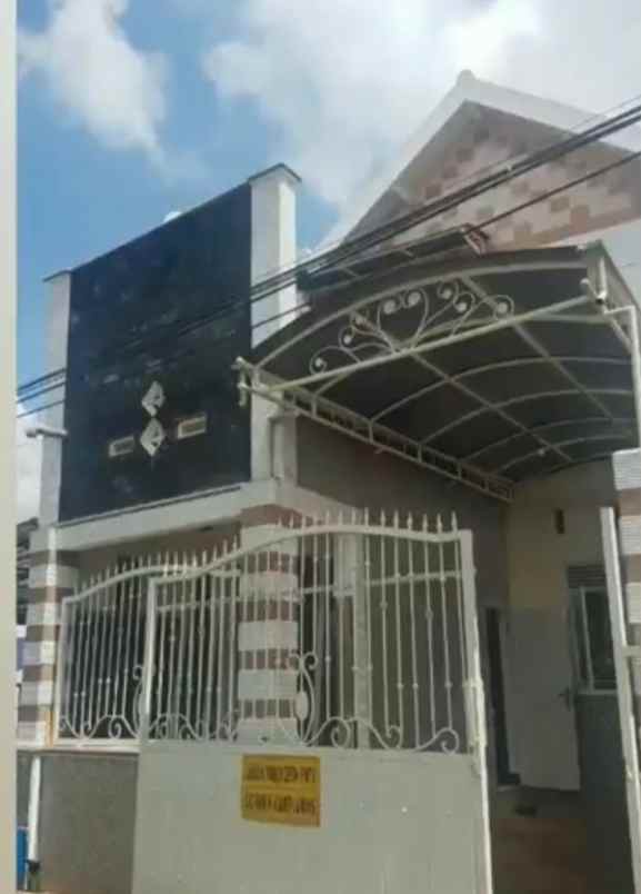 rumah pusat kota 2 lantai celaket malang