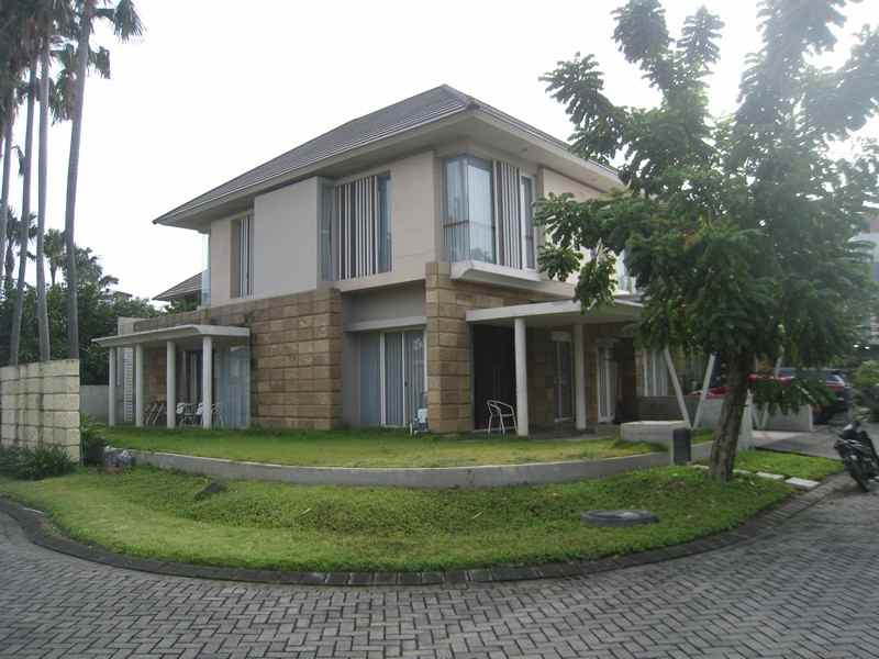 Rumah Modern Lux Royal Residence Crown Hill Surabaya