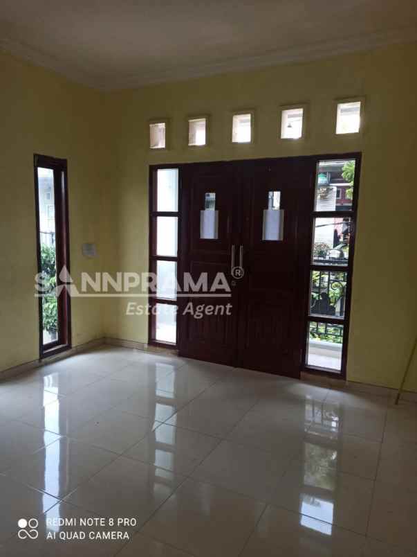 rumah second 2 lantai ciledug rn