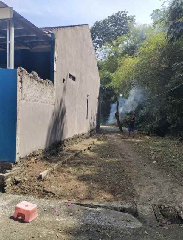 rumah second hook furnished di bedahan sawangan