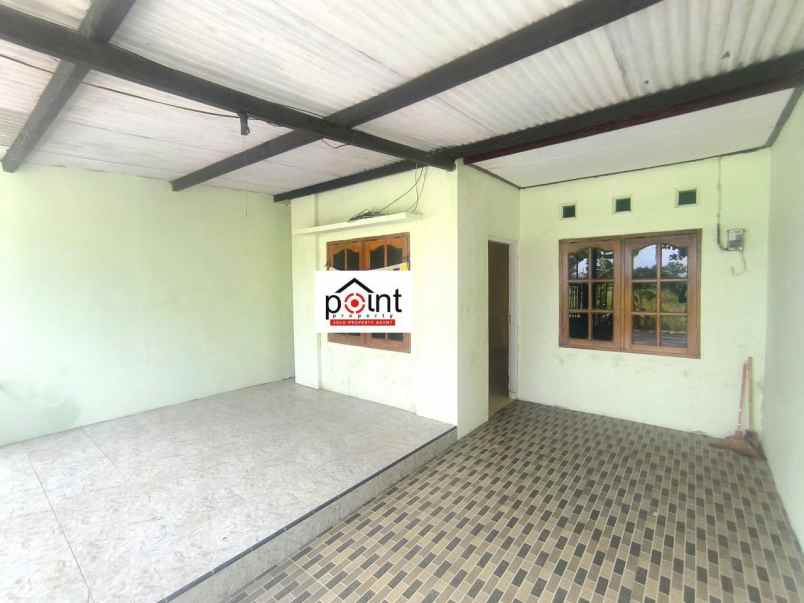 rumah second lokasi dekat bandara siap huni