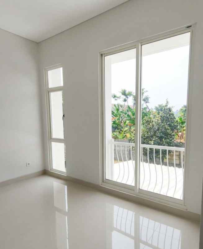 rumah siap huni lokasi strategis di nusaloka bsd