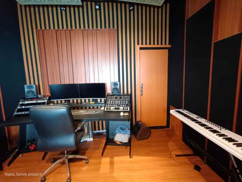 rumah siap huni semi furnished di area joglo jakbar