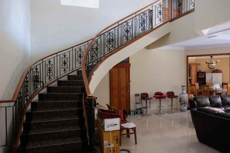 rumah singgasana pradana