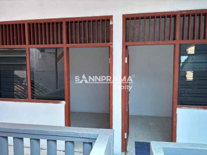 rumah strategis dengan kamar 5 di kukusan depok iml
