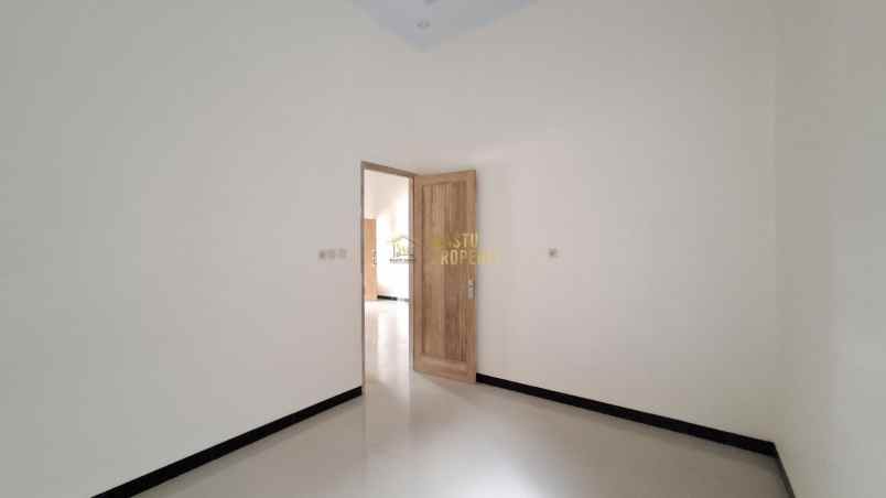 rumah tanah luas 4 kamar di maguwoharjo sleman