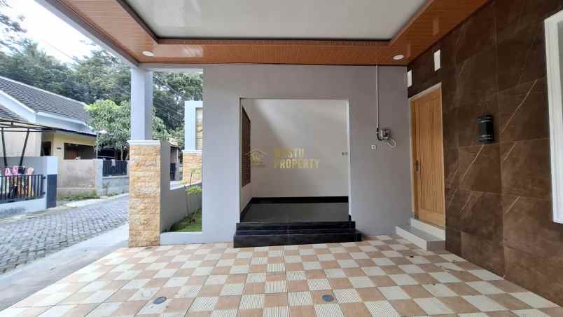 rumah tanah luas 4 kamar di maguwoharjo sleman