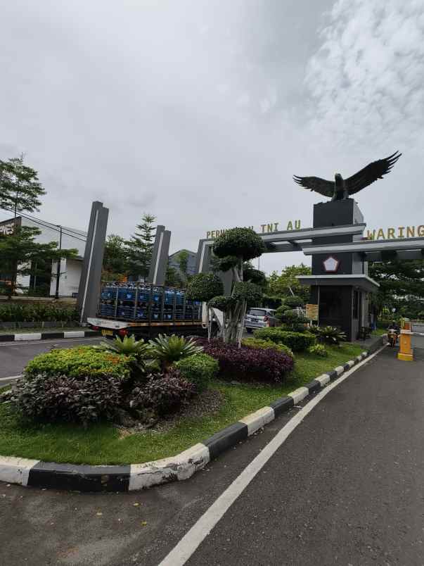 rumah tanah luas dalam komplek au jatiwaringin