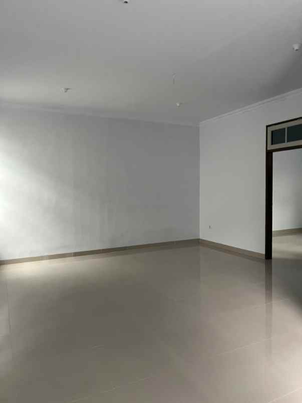 rumah tanah luas siap huni di pondok bambu