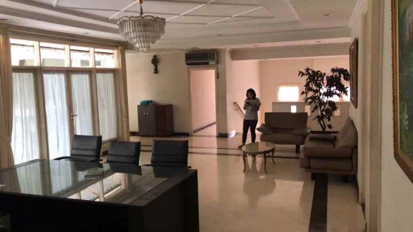 rumah tua terawat di cipete selatan